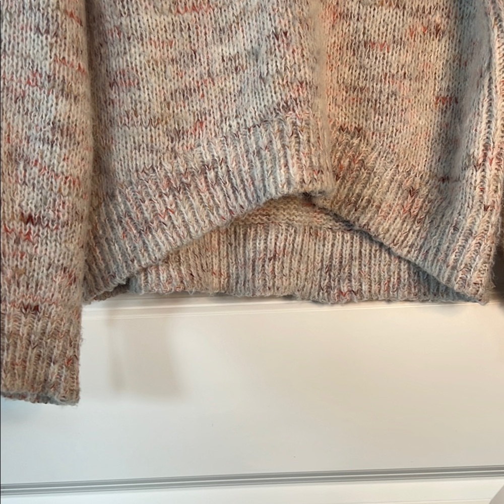 Universal Thread V-Neck Crop Sweater in White and Pink Hues - Picture 4 of 7
